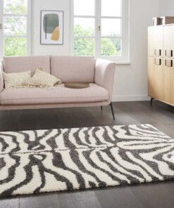 Hoogpolig vloerkleed zebra Moss - crème - sfeer