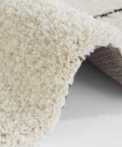 Rond hoogpolig vloerkleed ruiten Moss - crème - close up, thumbnail