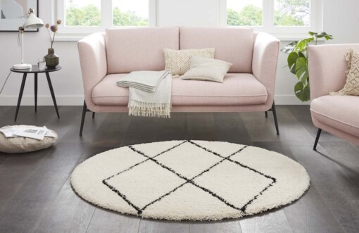 Rond hoogpolig vloerkleed ruiten Moss - crème - sfeer