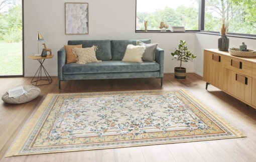 Klassiek vloerkleed Antik flowers - crème - sfeer