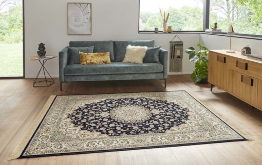 Klassiek vloerkleed Antik Nain - donkerblauw - sfeer