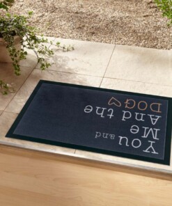 Design deurmat You me and the Dog wasbaar 30°C - antraciet - sfeer
