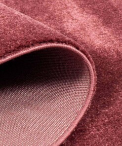 Rond vloerkleed effen velours Gala - rood - close up vouw, thumbnail Rond vloerkleed effen velours Gala - rood - close up vouw, thumbnail