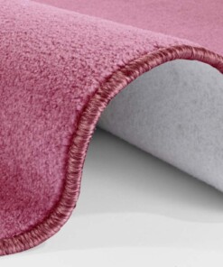 Modern effen vloerkleed rond Nasty - roze - close up, thumbnail