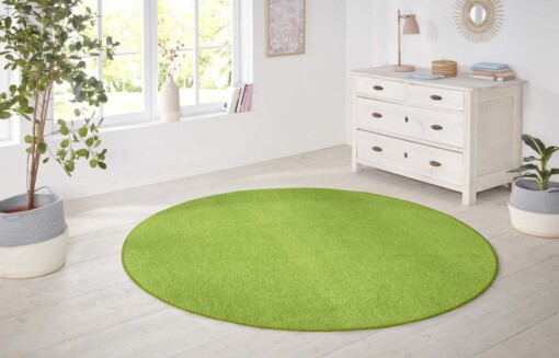 Modern effen vloerkleed rond Nasty - groen - sfeer
