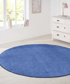 Modern effen vloerkleed rond Nasty - blauw - sfeer