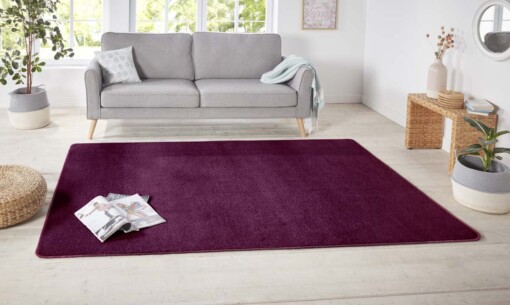 Modern effen vloerkleed Nasty - paars - sfeer