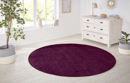 Modern effen vloerkleed rond Nasty - paars - sfeer