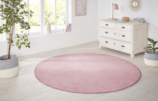 Rond effen vloerkleed Nasty - lichtroze - sfeer