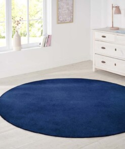 Rond effen vloerkleed Nasty - donkerblauw - sfeer