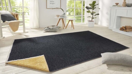 Effen vloerkleed Duo - zwart/goud - sfeer