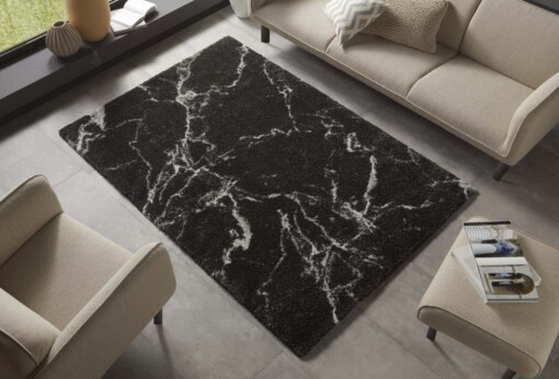 Hoogpolig vloerkleed marble Mayrin - zwart/crème - sfeer
