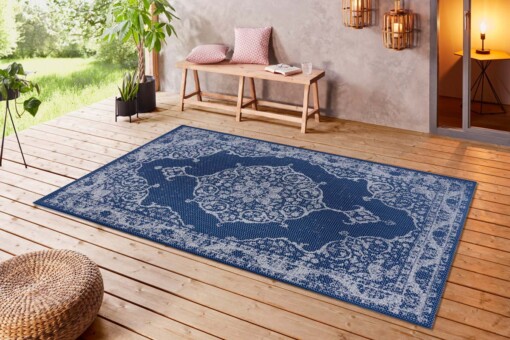 Binnen & buiten vloerkleed vintage Edinburgh - blauw/crème - sfeer