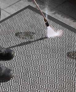 Binnen & buiten vloerkleed ruiten Oslo - zwart/crème - close up materiaal, thumbnail