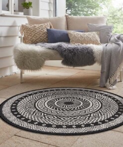 Binnen & buiten vloerkleed rond Mandala - zwart/crème - sfeer