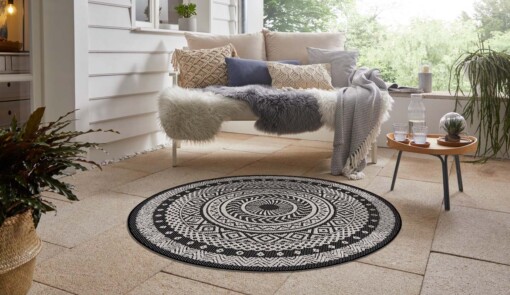 Binnen & buiten vloerkleed rond Mandala - zwart/crème - sfeer
