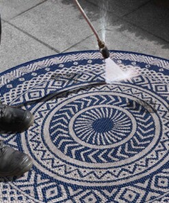 Binnen & buiten vloerkleed rond Mandala - blauw/crème - close up materiaal, thumbnail