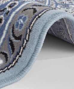 Klassiek vloerkleed rond Medaillion - blauw - close up rol, thumbnail