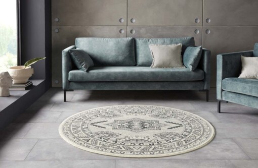 Klassiek vloerkleed rond Saricha Belutsch - crème - sfeer