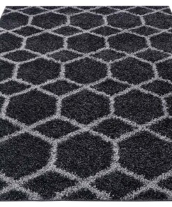 Hoogpolig vloerkleed Cubical - zwart/donkergrijs - overzicht schuin, thumbnail