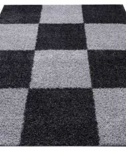 Hoogpolig vloerkleed blokken Rustic - zwart/donkergrijs - overzicht schuin, thumbnail