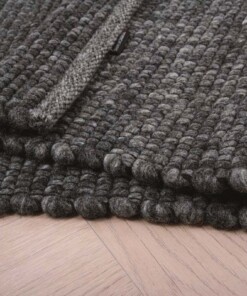 Wollen vloerkleed Lett - donkergrijs - close up vouw, thumbnail Wollen vloerkleed Lett - donkergrijs - close up vouw, thumbnail