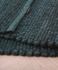 Wollen vloerkleed Lett - petrol - close up vouw, thumbnail