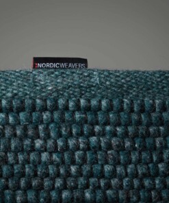 Wollen vloerkleed Lett - petrol - close up zijkant, thumbnail