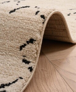 Berber vloerkleed Beni Ouarain Sufian - crème/zwart - close up rol, thumbnail Berber vloerkleed Beni Ouarain Sufian - crème/zwart - close up rol, thumbnail