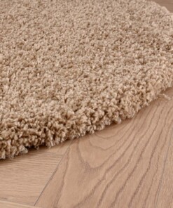 Rond hoogpolig vloerkleed shaggy Grand effen - beige - close up zijkant, thumbnail Rond hoogpolig vloerkleed shaggy Grand effen - beige - close up zijkant, thumbnail