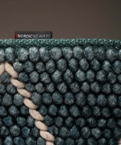 Wollen vloerkleed - ruiten Vinduer - petrol/grijs - close up zijkant, thumbnail