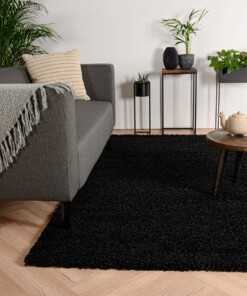 Hoogpolig vloerkleed shaggy Trend effen - zwart - sfeer