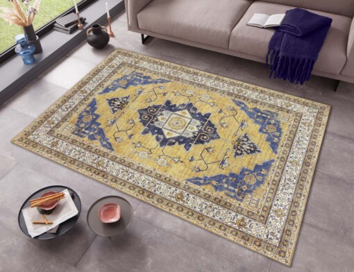 Design vloerkleed Heriz Kahar Elle Decoration - goud/blauw - sfeer