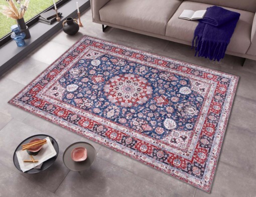 Design vloerkleed Nain Zarin Elle Decoration - rood/blauw - sfeer