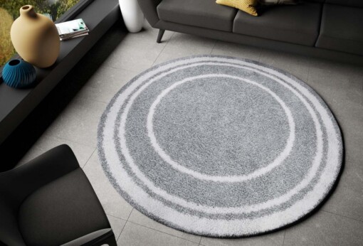 Rond hoogpolig vloerkleed Alfie - grijs/crème - sfeer