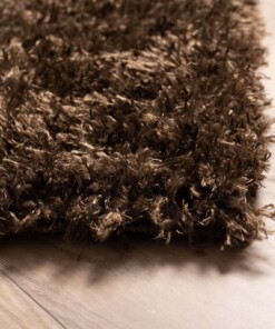 Hoogpolig vloerkleed velours Posh - bruin - close up hoek