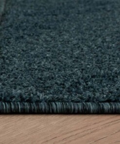 Laagpolig vloerkleed Fine - petrol - close up hoek, thumbnail