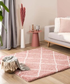 Vierkant hoogpolig vloerkleed ruiten Artisan - roze/wit - sfeer