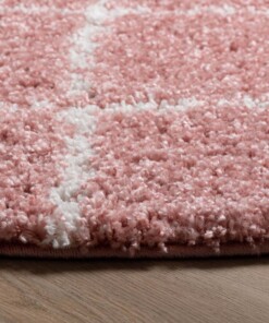 Rond hoogpolig vloerkleed ruiten Habitat - roze/wit - close up, thumbnail