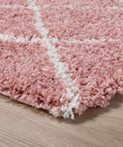 Vierkant hoogpolig vloerkleed ruiten Habitat - roze/wit - close up, thumbnail Vierkant hoogpolig vloerkleed ruiten Habitat - roze/wit - close up, thumbnail