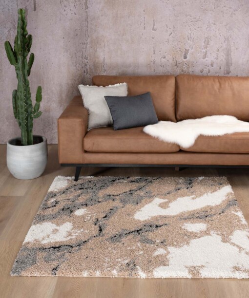 Vierkant hoogpolig vloerkleed Marble Artisan - beige - sfeer