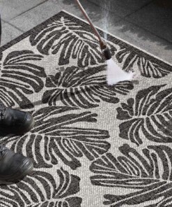 Buitenkleed palm - Monstera zwart/crème - close up, thumbnail Buitenkleed palm - Monstera zwart/crème - close up, thumbnail