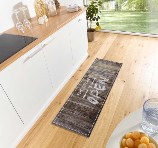 Keukenloper "The kitchen is open" Wasbaar 30°C taupe - sfeer