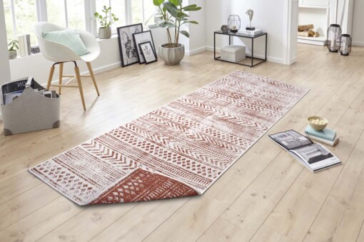 Loper binnen & buiten Biri - terracotta/crème - sfeer