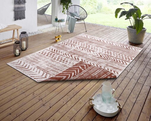 Binnen & Buiten vloerkleed Biri - terracotta/crème - sfeer