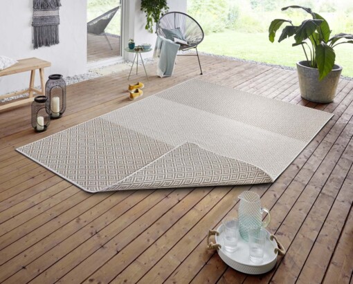 Binnen & buiten vloerkleed Borneo - lichtbruin - sfeer