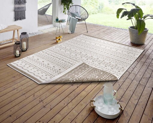Binnen & buiten vloerkleed Kuba - lichtbruin/crème - sfeer