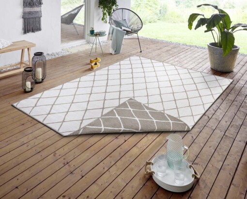 Binnen & buiten vloerkleed ruiten Malaga - lichtbruin/crème - sfeer