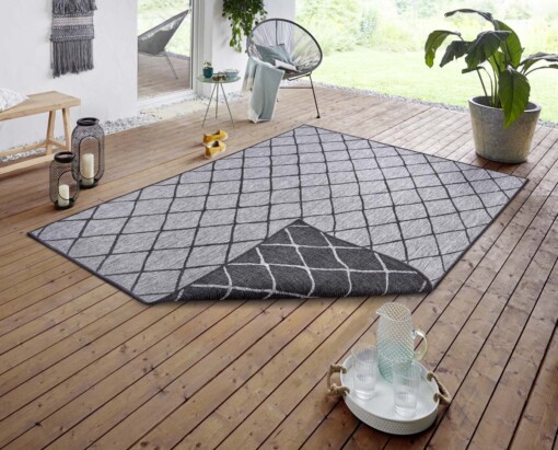 Binnen & buiten vloerkleed ruiten Malaga - zilver/zwart - sfeer