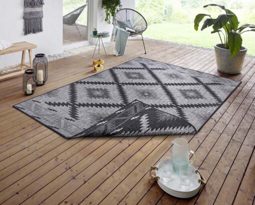 Binnen & buiten vloerkleed ruiten Malibu - zilver/zwart - sfeer